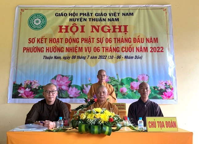 Hòa thượng Thích Hạnh Thể phát biểu chỉ đạo tại buổi họp