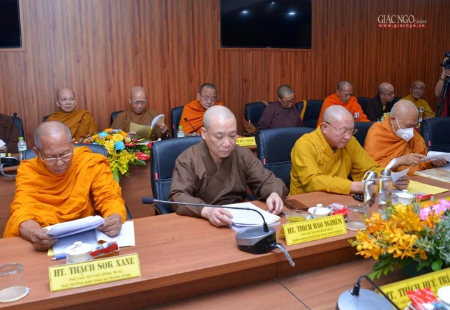 Chư tôn đức tham dự hội nghị