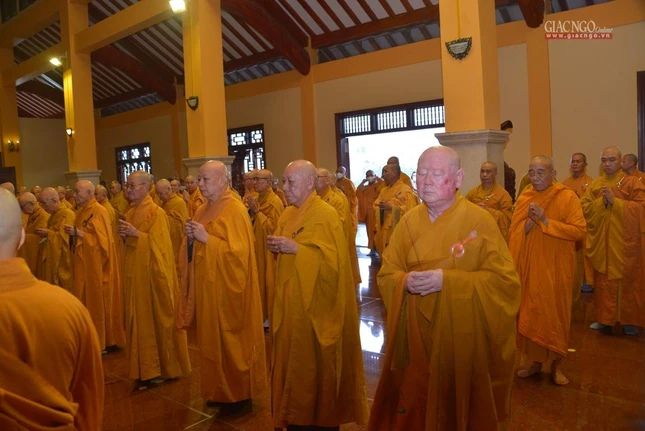 Chư tôn đức nhất tâm tụng niệm Bát-nhã tâm kinh thành kính tưởng niệm, cúng dường