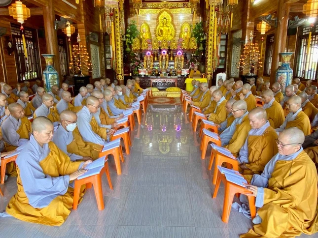 Chư Ni tụng kinh Phạm võng Bồ-tát giới