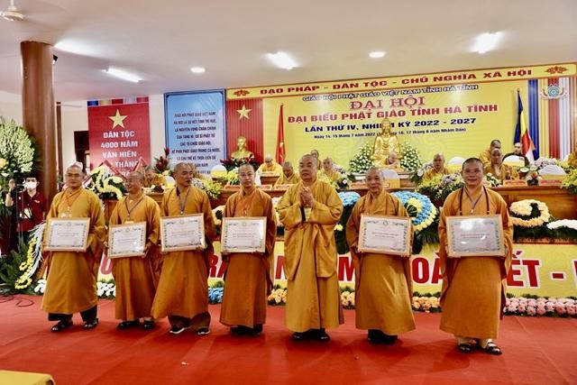 Tập thể, cá nhân nhận Bằng tuyên dương công đức của GHPGVN