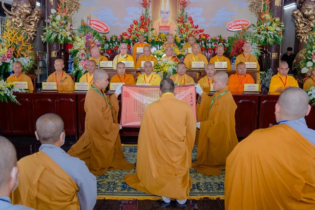 Cung an chức sự Hội đồng Thập sư Tăng