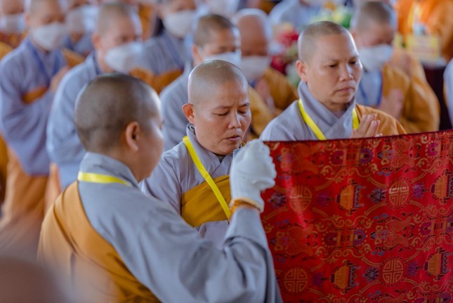 Cung an chức sự Hội đồng Thập sư Ni