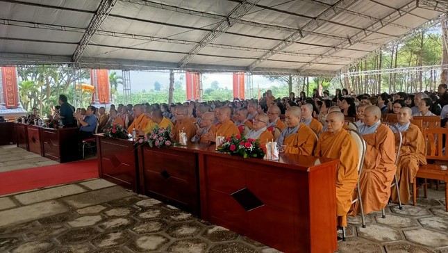 Chư Tăng Ni tham dự lễ lạc thành