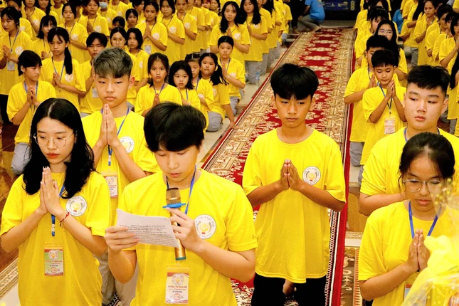 Đại diện khóa sinh phát biểu tại lễ khai mạc Đại diện khóa sinh phát biểu tại lễ khai mạc