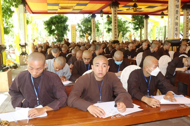 Chuẩn bị làm bài thi Chuẩn bị làm bài thi