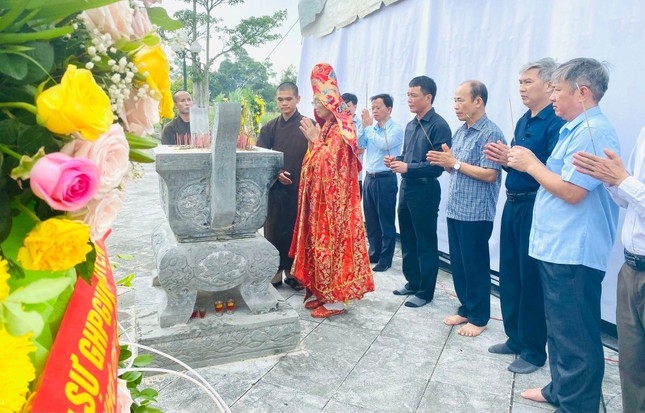 Thành kính tưởng niệm các anh hùng liệt sĩ