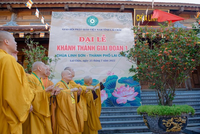 Chư tôn đức thượng bảng chùa Linh Sơn