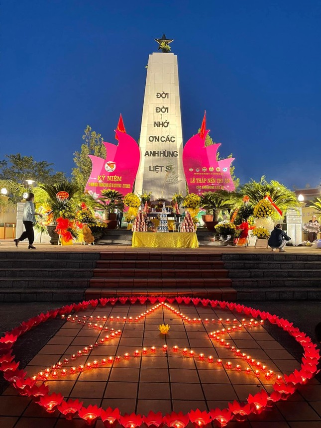 Tưởng niệm, tri ân các anh hùng liệt sĩ đã hy sinh cho hoa bình dân tộc