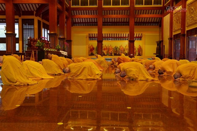 ... phát lồ sám hối theo pháp