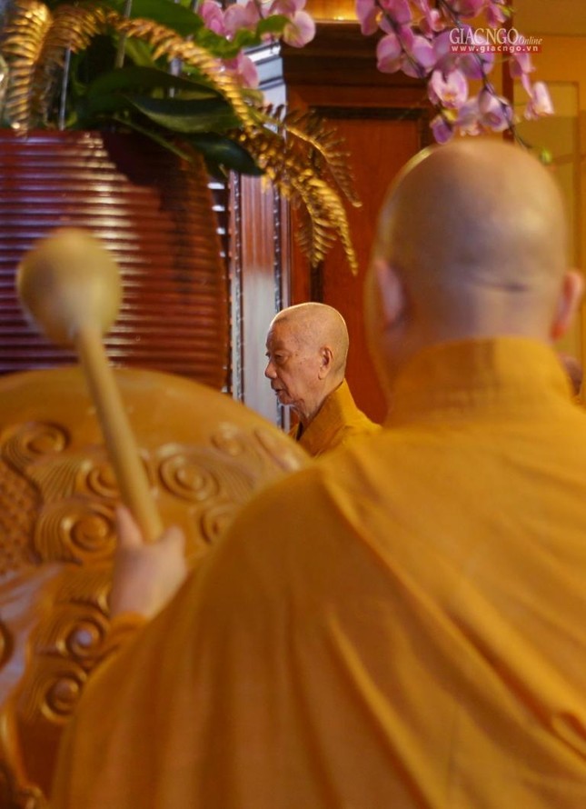 Bố-tát là nghi thức đặc thù của chúng xuất gia