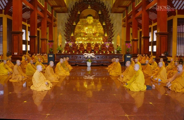 Giới luật là mạng mạch của Tăng-già, Giới luật được nhấn mạnh là biểu hiện của thọ mạng Chánh pháp, mỗi kỳ bố-tát làm tăng trưởng nội lực tu tập, thanh tịnh Tăng đoàn, trang nghiêm Giáo hội Giới luật là mạng mạch của Tăng-già, Giới luật được nhấn mạnh là biểu hiện của thọ mạng Chánh pháp, mỗi kỳ bố-tát làm tăng trưởng nội lực tu tập, thanh tịnh Tăng đoàn, trang nghiêm Giáo hội