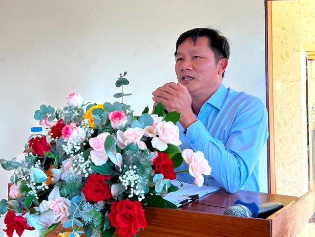 Ông Nguyễn Văn Nô, Phó ban Tôn giáo tỉnh phổ biến pháp luật về tín ngưỡng tôn giáo