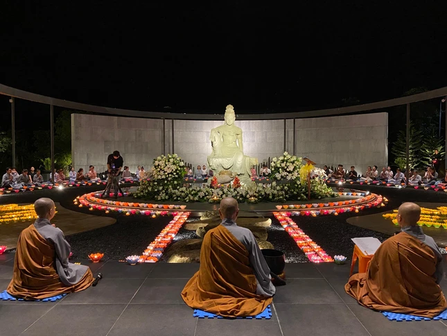 Thiền viện Trúc Lâm Bình Phước tổ chức đàn tràng hoa đăng tưởng niệm các anh hùng, liệt sĩ cùng đồng bào tử vong trong đại dịch Covid-19