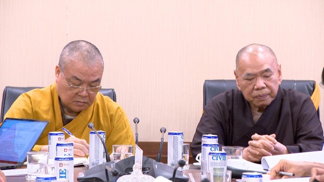 Chư tôn đức Hội đồng Trị sự GHPGVN họp liên ngành hữu quan thảo luận về công tác khen thưởng