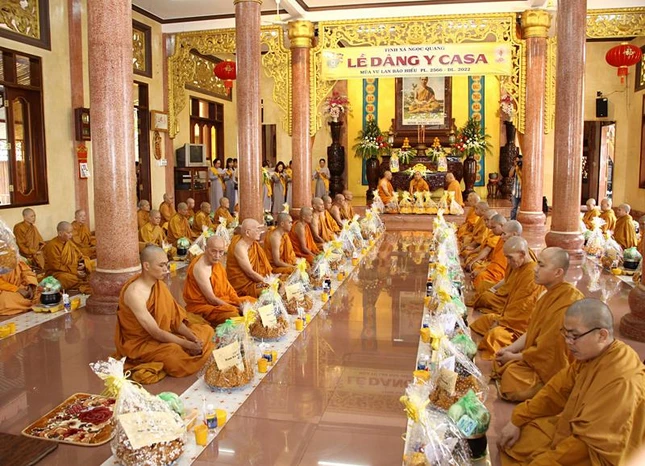 Tịnh xá Ngọc Quang thiết lễ cúng dường pháp y ca-sa