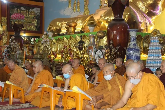 Chư tôn đức trì tụng kinh Tiểu bộ