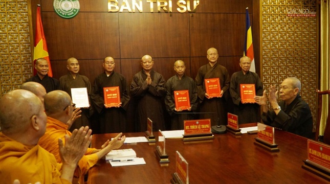 Trưởng các ban chuyên môn nhận quyết định chuẩn y thành phần nhân sự