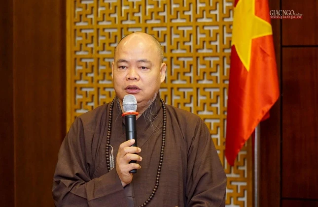 Thượng tọa Thích Thanh Phong, Trưởng ban Từ thiện - Xã hội phát biểu tại buổi họp