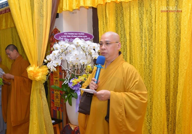 Thượng tọa Thích Minh Nhựt, Trưởng ban Tổ chức Lễ tang phát biểu tri ân