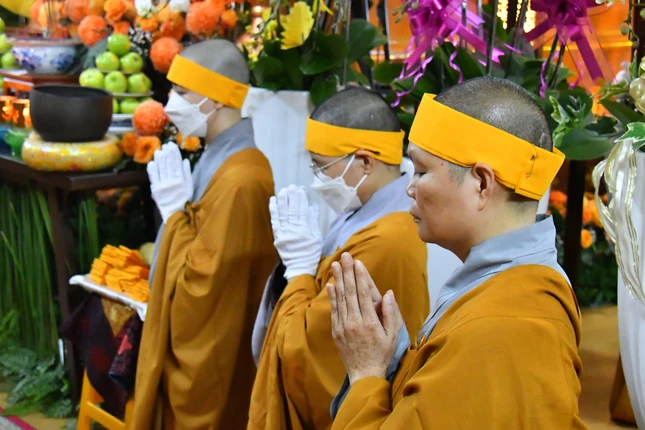 Môn đồ đệ tử cố Ni trưởng