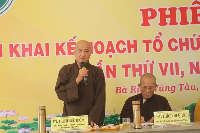 Hòa thượng Thích Huệ Thông phát biểu tại buổi họp