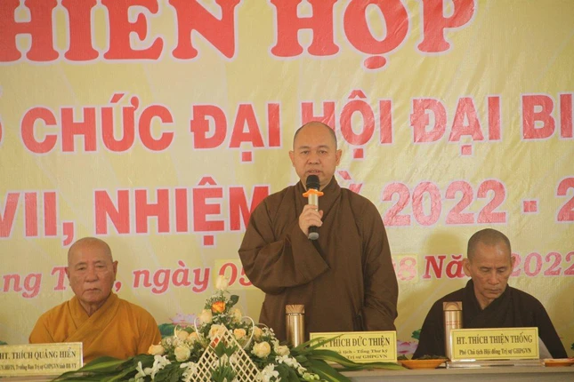 Thượng tọa Thích Đức Thiện phát biểu tại buổi họp