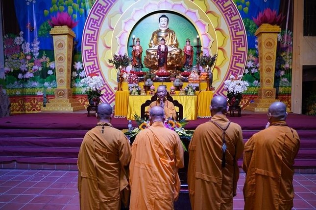 Chư Tăng nghi thức “dâng trà” của chư tôn đức