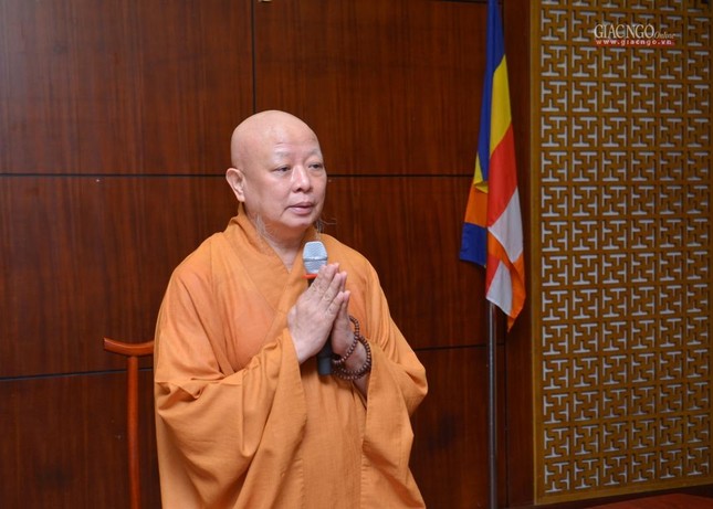 Hòa thượng Thích Lệ Trang phát biểu tại buổi gặp mặt lần đầu tiên với thành viên Ban Tăng sự