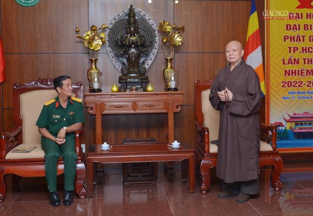 Hòa thượng Thích Lệ Trang bày tỏ niềm vinh dự, cảm ơn đoàn Bộ Tư lệnh TP.HCM đã dành sự quan tâm đặc biệt trong mùa Vu lan - Báo hiếu
