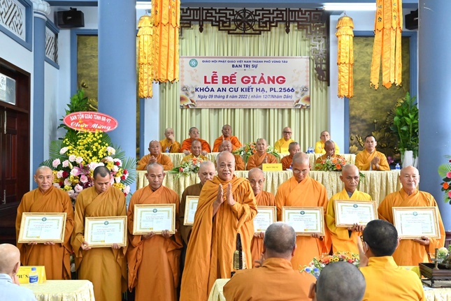 Tuyên dương các hành giả tu học tinh tấn