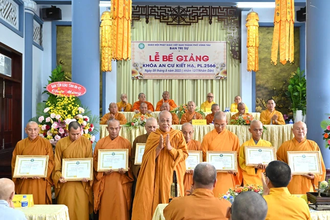 Tuyên dương các hành giả tu học tinh tấn