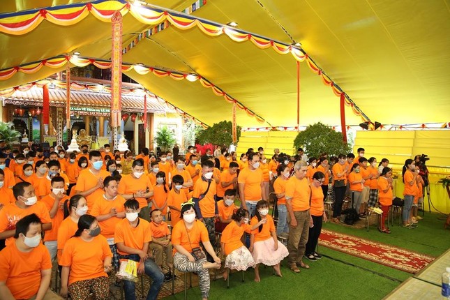 Ban Tổ chức đón 300 khóa sinh tham gia khóa tu