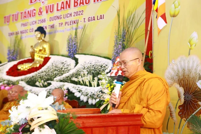 Thượng tọa Thích Giác Hiền phát biểu khai mạc Thượng tọa Thích Giác Hiền phát biểu khai mạc