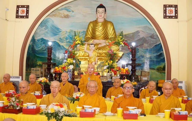 Trưởng lão Hòa thượng Thích Tịnh Hạnh sách tấn đến chư hành giả an cư - Ảnh: Minh Lộc Trưởng lão Hòa thượng Thích Tịnh Hạnh sách tấn đến chư hành giả an cư - Ảnh: Minh Lộc