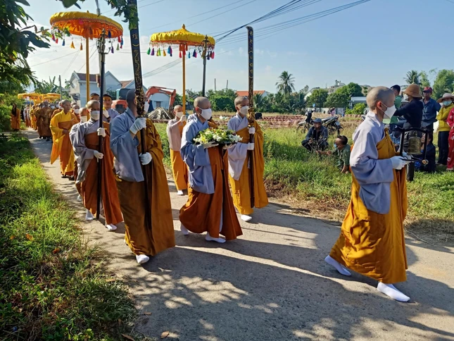 Linh cốt của cố Ni trưởng sẽ được nhập tháp trong khuôn viên chùa Minh Châu Linh cốt của cố Ni trưởng sẽ được nhập tháp trong khuôn viên chùa Minh Châu