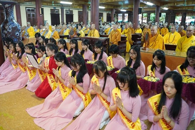 Phật tử thiền viện Sùng Phúc đã dâng lời tác bạch khánh tuế Hòa thượng Đường chủ hạ trường