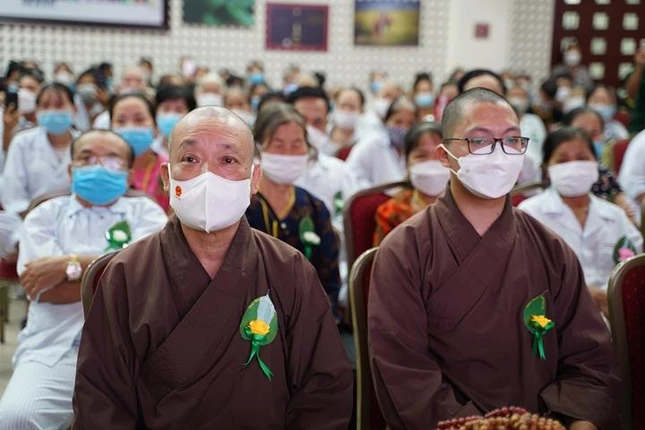 Hòa thượng Thích Bảo Nghiêm tham dự Đại lễ Vu lan của những bệnh nhân đang điều trị bệnh máu tại Viện Huyết học - Truyền máu Trung ương Hòa thượng Thích Bảo Nghiêm tham dự Đại lễ Vu lan của những bệnh nhân đang điều trị bệnh máu tại Viện Huyết học - Truyền máu Trung ương