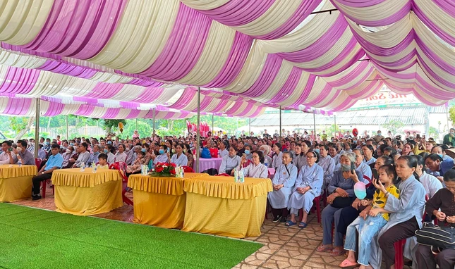 Đại lễ Vu lan, dâng y tại chùa Thanh Tân