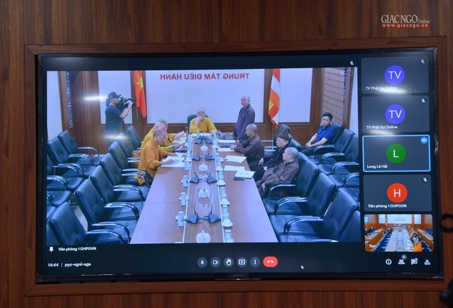 Chư tôn đức tại đầu cầu TP.Hà Nội