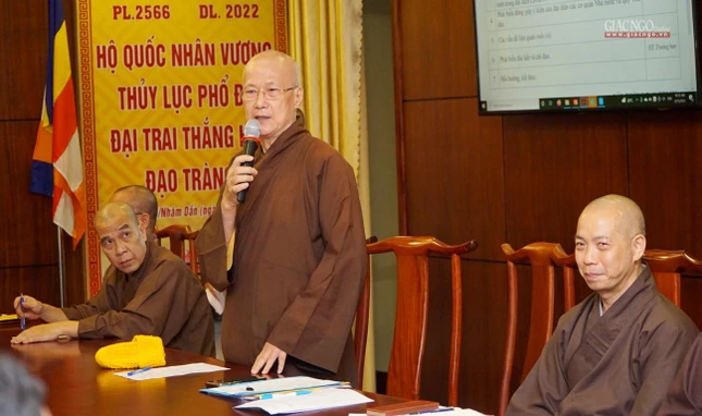 Hòa thượng Thích Chơn Không phát biểu tại buổi họp