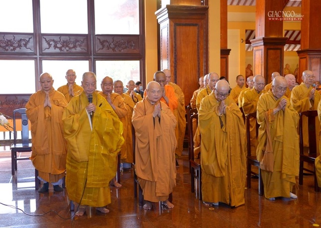 Chư tôn đức giáo phẩm chứng minh, tham dự lễ khai mạc Đại lễ tưởng niệm, kỳ siêu