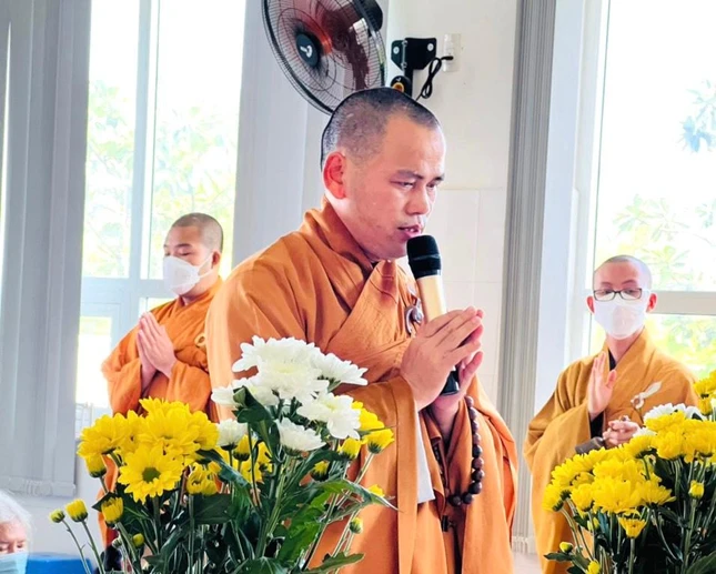 Thượng tọa Thích Thiện Thông chủ trì khóa lễ cầu siêu tại Bệnh viện TP.Vũng Tàu