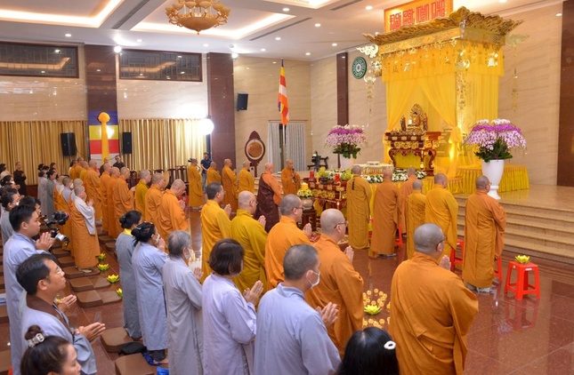 Lễ niêm hương bạch Phật Lễ niêm hương bạch Phật