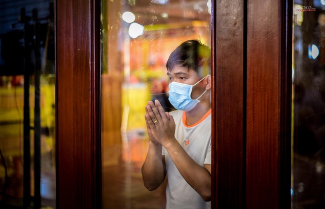 Lắng lòng nghe pháp tại pháp hội Việt Nam Quốc Tự