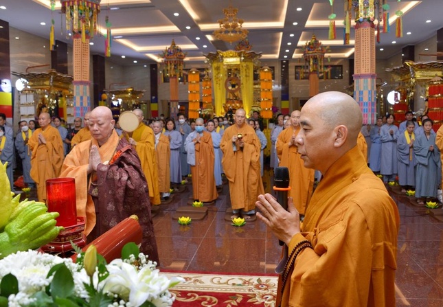 Chư Tăng đảnh lễ Tam bảo Chư Tăng đảnh lễ Tam bảo