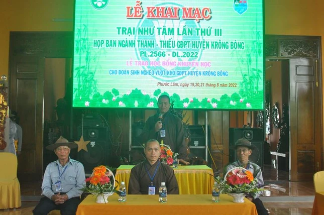 Đại đức Thích Nguyên Thân mong toàn thể trại sinh hoàn thành tốt chương trình sinh hoạt trại