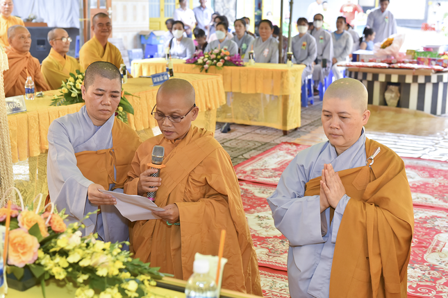 Sư cô Thích nữ Minh Tâm phát nguyện nhận nhiệm vụ