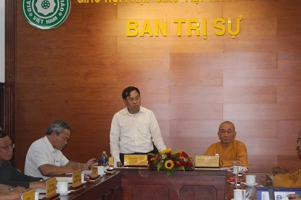 Ông Võ Ngọc Hiệp, Ủy viên Ban Thường vụ, Chủ tịch Ủy ban MTTQ tỉnh lưu ý một số công tác thuộc Ban Tổ chức Đại hội tại buổi làm việc