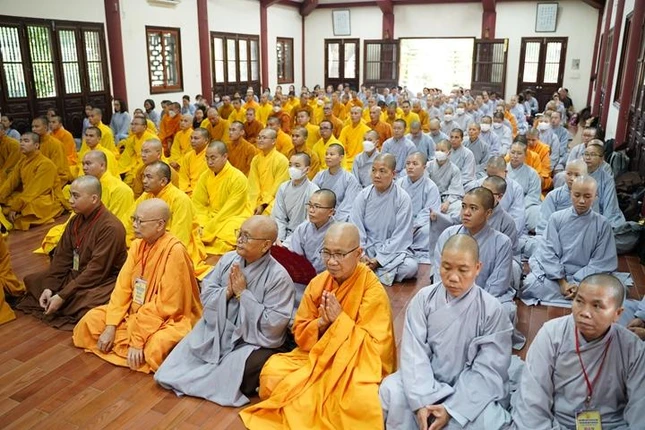 Tăng Ni sinh Trường Trung cấp Phật học TP.Đà Nẵng tại chùa Bằng